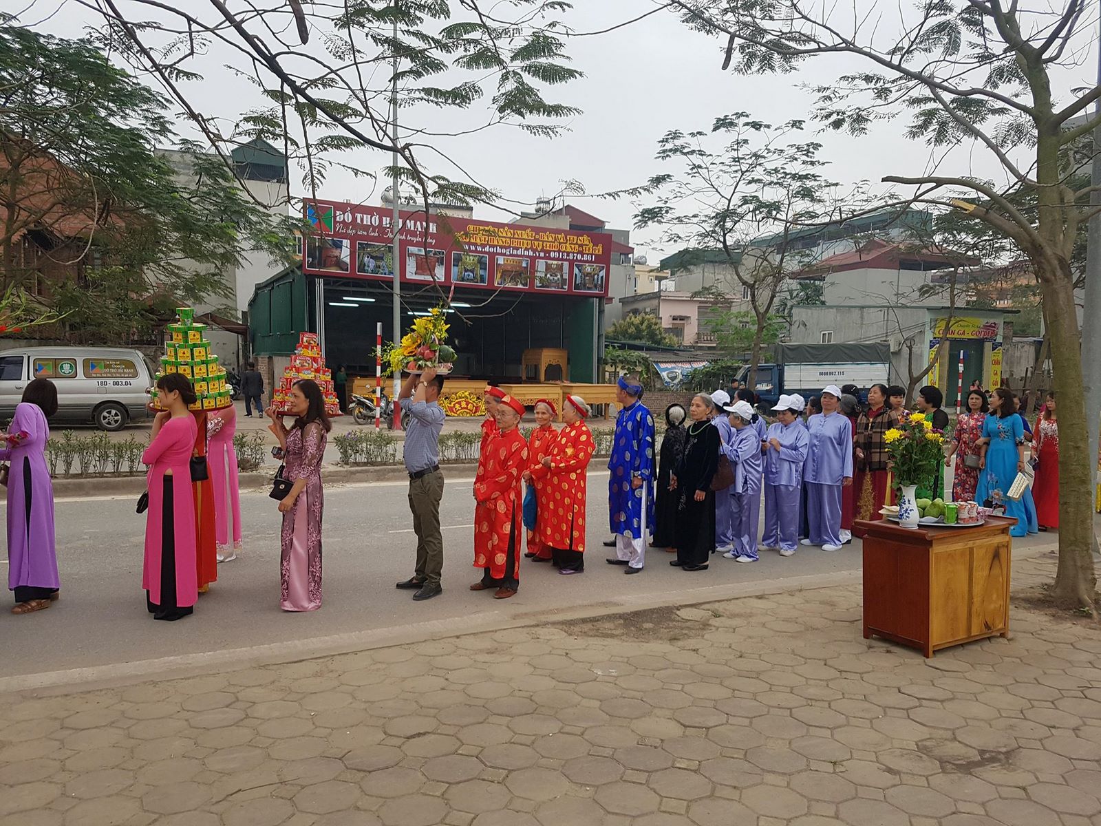 Sắm lễ khi đi cúng ở đình, đền, miếu, phủ thế nào cho đúng và đủ?