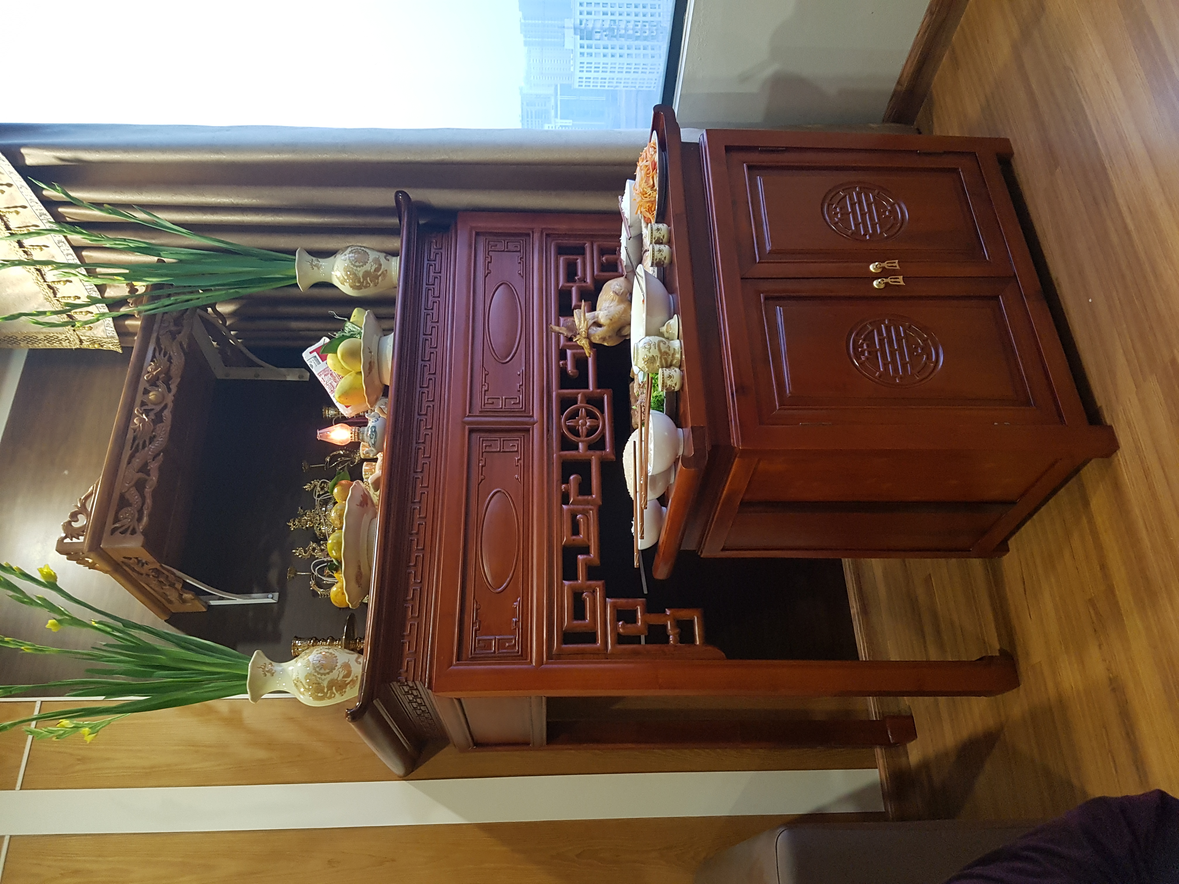 Bàn Thờ Truyền Thống vs Hiện Đại: Đâu Là Lựa Chọn Tối Ưu Cho Ngôi Nhà Của Bạn?