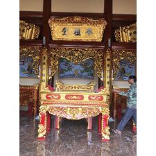 Cửa võng  sơn son thiếp vàng cho nhà thờ họ.