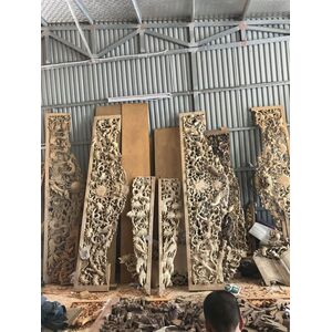 Cửa võng  sơn son thiếp vàng cho nhà thờ họ.