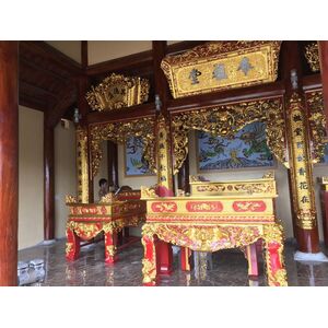Cửa võng  sơn son thiếp vàng cho nhà thờ họ.