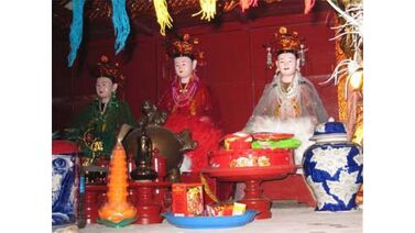 ​TAM TÒA THÁNH MẪU