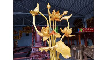 Tại sao hoa sen gỗ ngày càng được ưa chuộng trong không gian thờ tự?