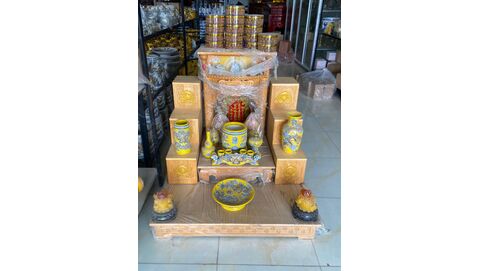 Bí Mật Đằng Sau Tượng Thiềm Thừ (Cóc Ngậm Tiền) Trên Bàn Thờ Thần Tài