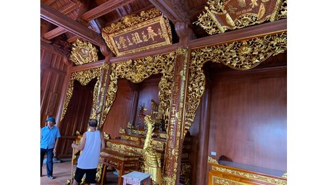 ​  Tại sao người Bắc chuộng sơn son thếp vàng, người Nam lại thích để trần vân gỗ?