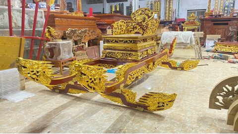 Quá trình làm kiệu bát cống – Từ khối gỗ mộc đến sản phẩm hoàn thiện