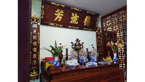 Phân Biệt Cách Treo Hoành Phi Câu Đối Cho Bàn Thờ Con Trưởng Và Con Thứ Chuẩn Phong Thủy